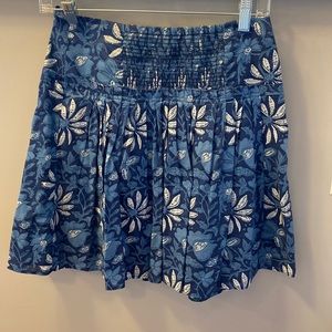 Banana Republic size 0 mini skirt blue floral